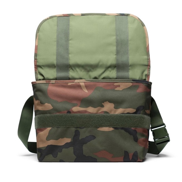 Herschel supply co. - messanger bag - camo - NWT* - Picture 2 of 5
